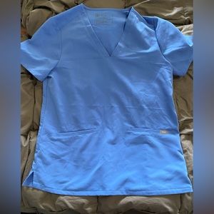 Sz M figs scrub top one each (3)